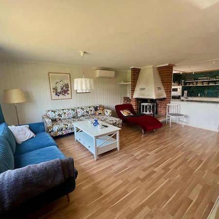 Idylliskt Hus Med Sjoeutsikt. Villa Östhammar Екстериор снимка