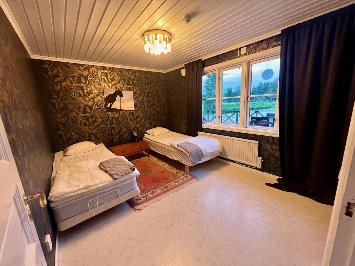 Idylliskt Hus Med Sjoeutsikt. Villa Östhammar Екстериор снимка