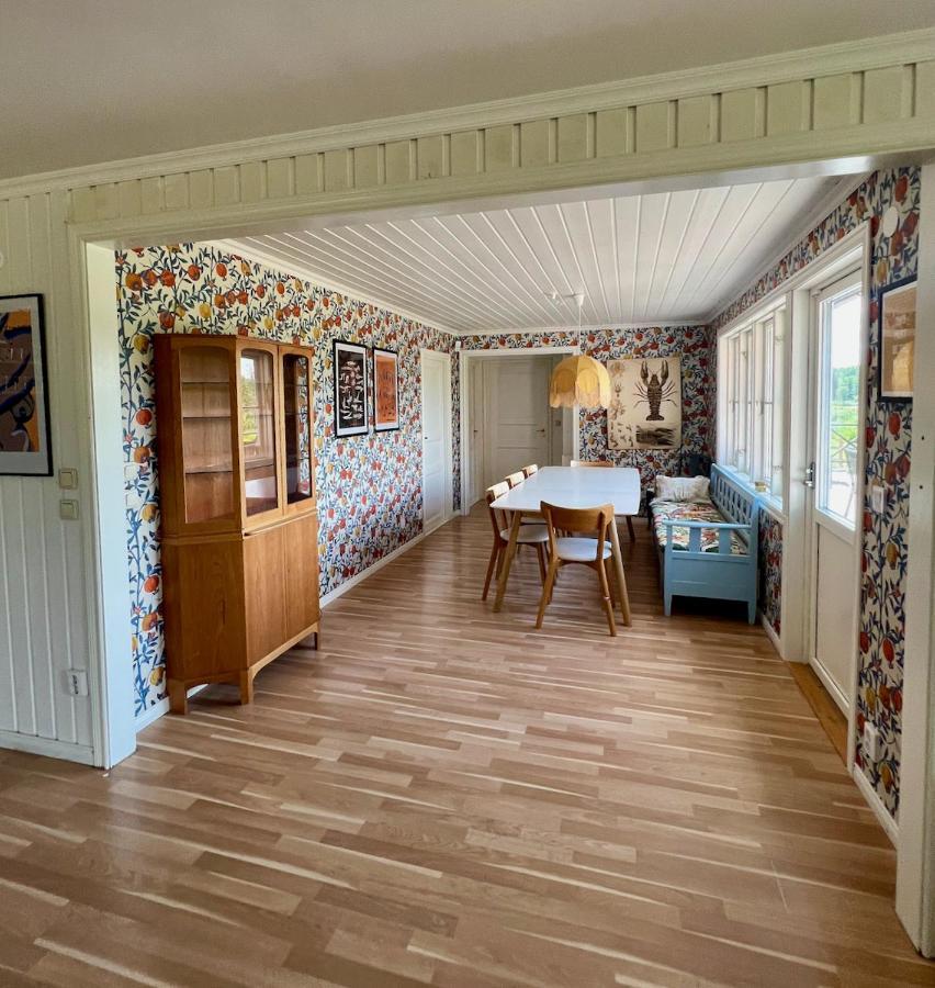 Idylliskt Hus Med Sjoeutsikt. Villa Östhammar Екстериор снимка