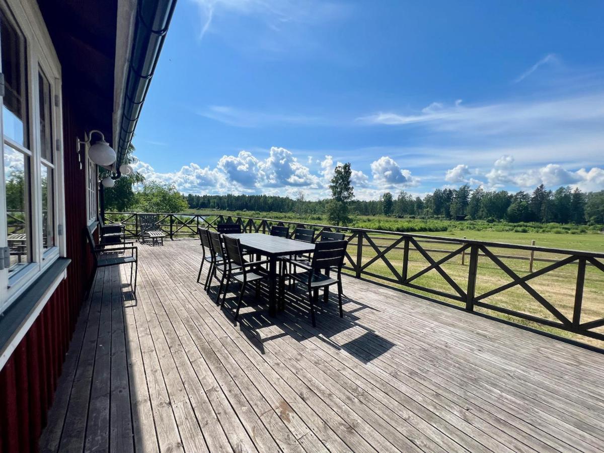Idylliskt Hus Med Sjoeutsikt. Villa Östhammar Екстериор снимка